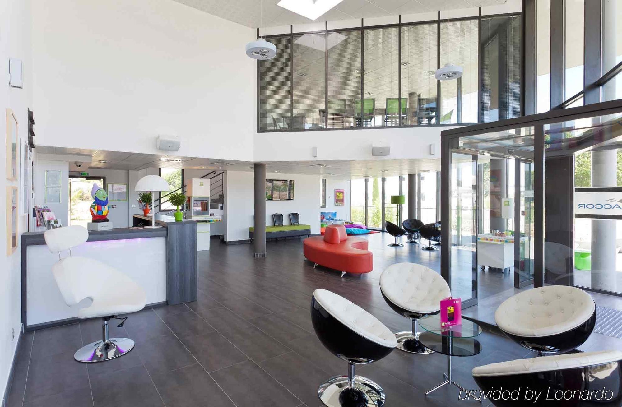 Ibis Styles Pertuis Portes Du Luberon Interno foto