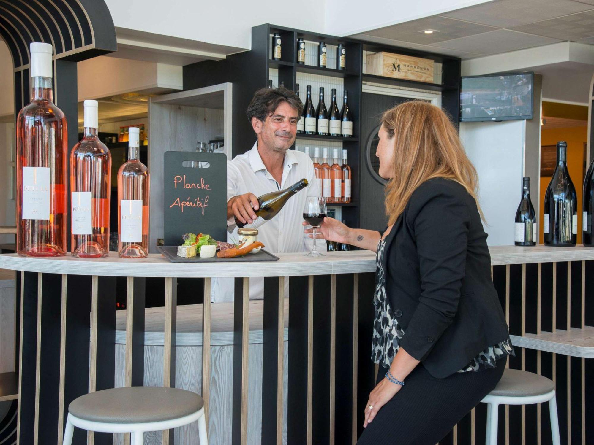 Ibis Styles Pertuis Portes Du Luberon Esterno foto