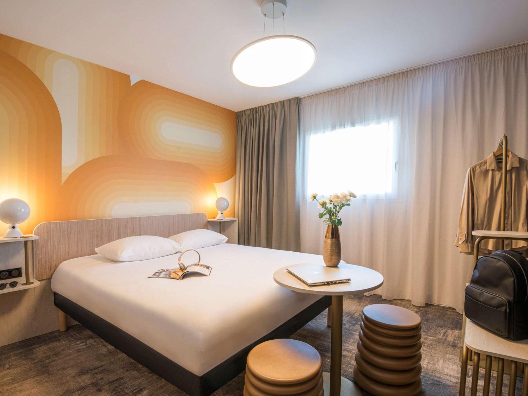 Ibis Styles Pertuis Portes Du Luberon Esterno foto