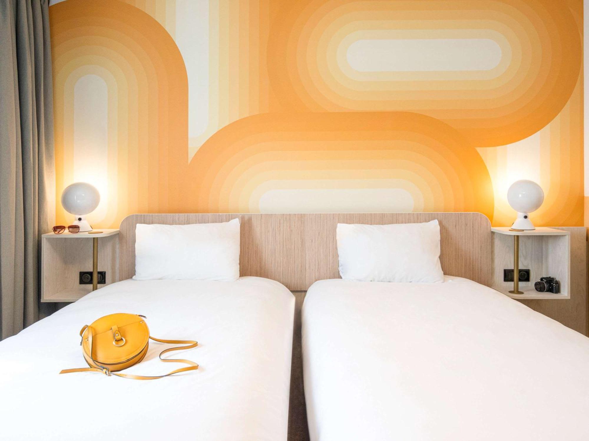 Ibis Styles Pertuis Portes Du Luberon Esterno foto