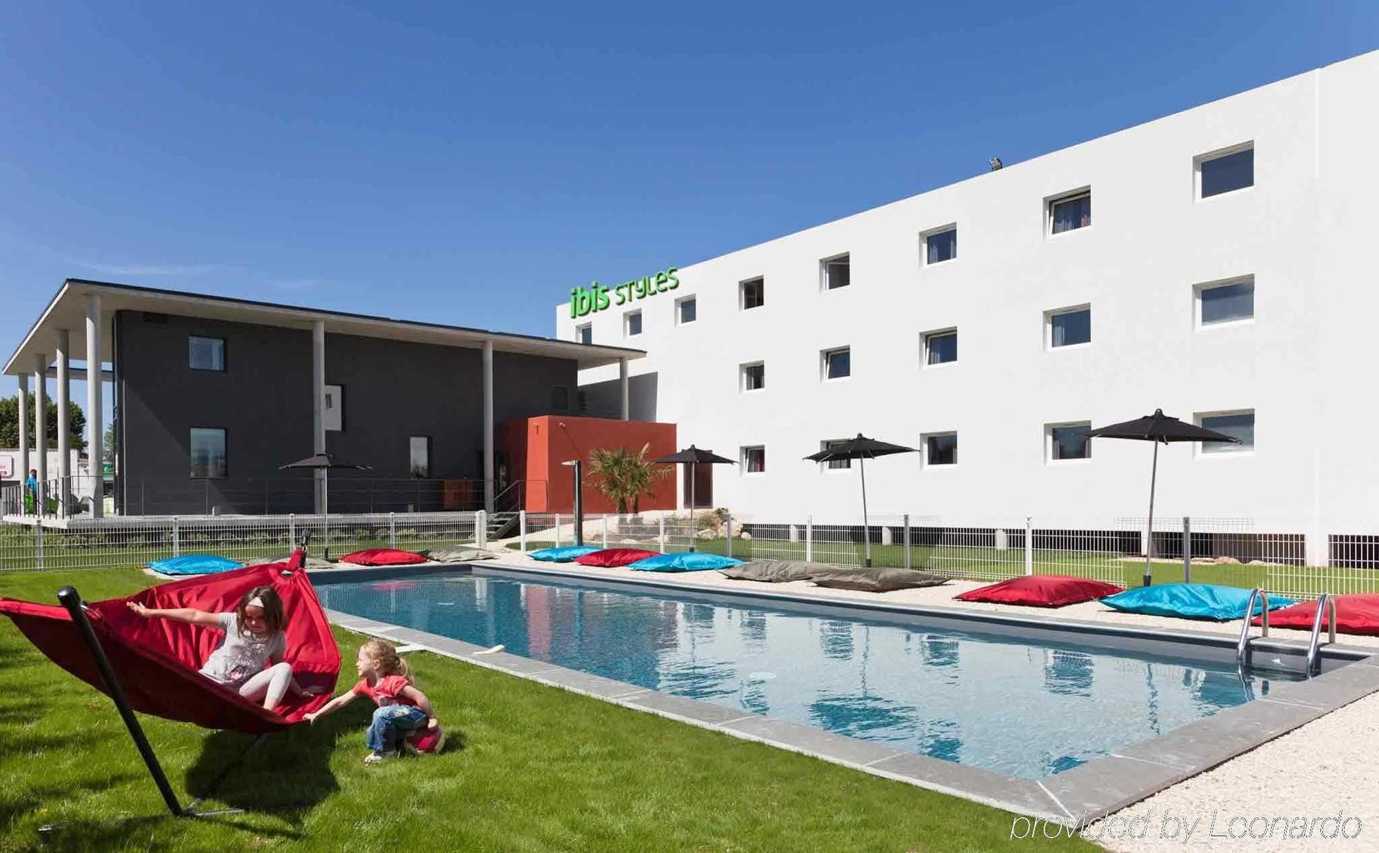 Ibis Styles Pertuis Portes Du Luberon Esterno foto